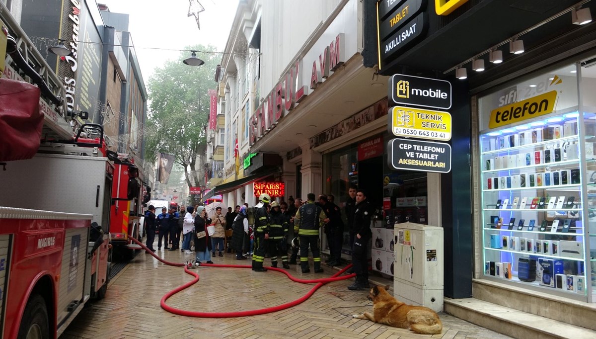 Kocaeli'de depo yangını Kocaeli'de depo yangını
