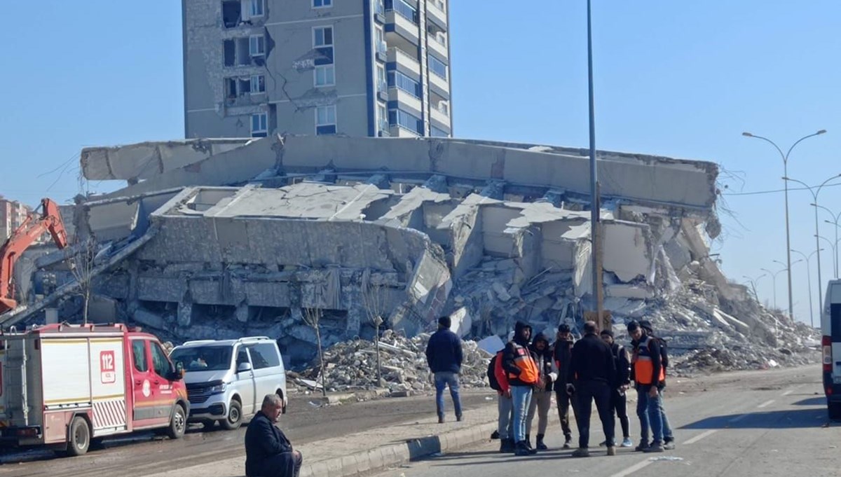 42 kişiye mezar olmuştu: Sitenin müteahhidinin sözleri mahkeme başkanını kızdırdı 42 kişiye mezar olmuştu: Sitenin müteahhidinin sözleri mahkeme başkanını kızdırdı