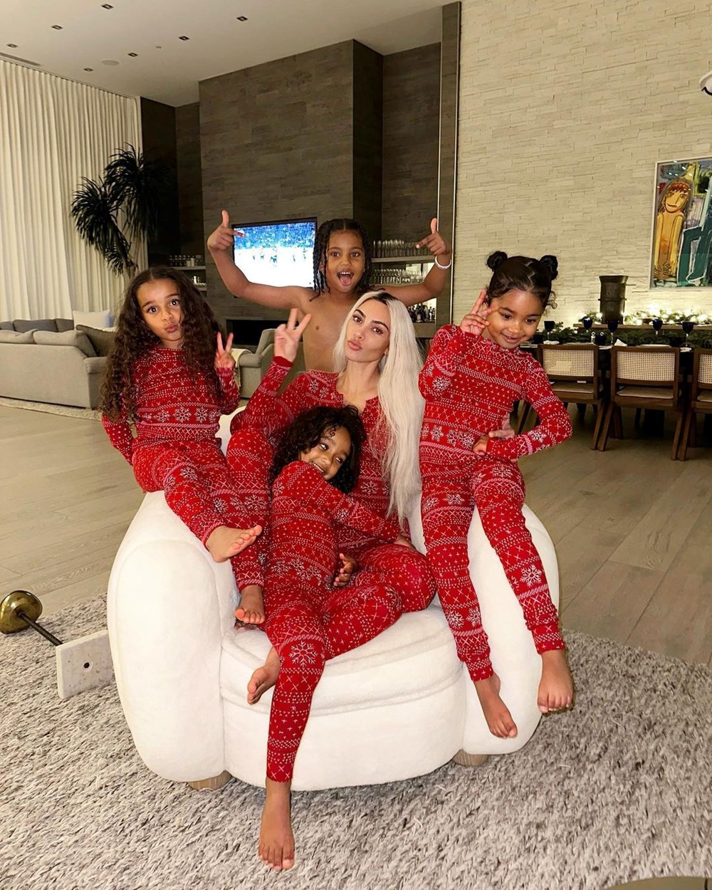 Kim Kardashian ağlayarak anlattı: Çocuklarımın hiçbir şeyden haberi yok - 6