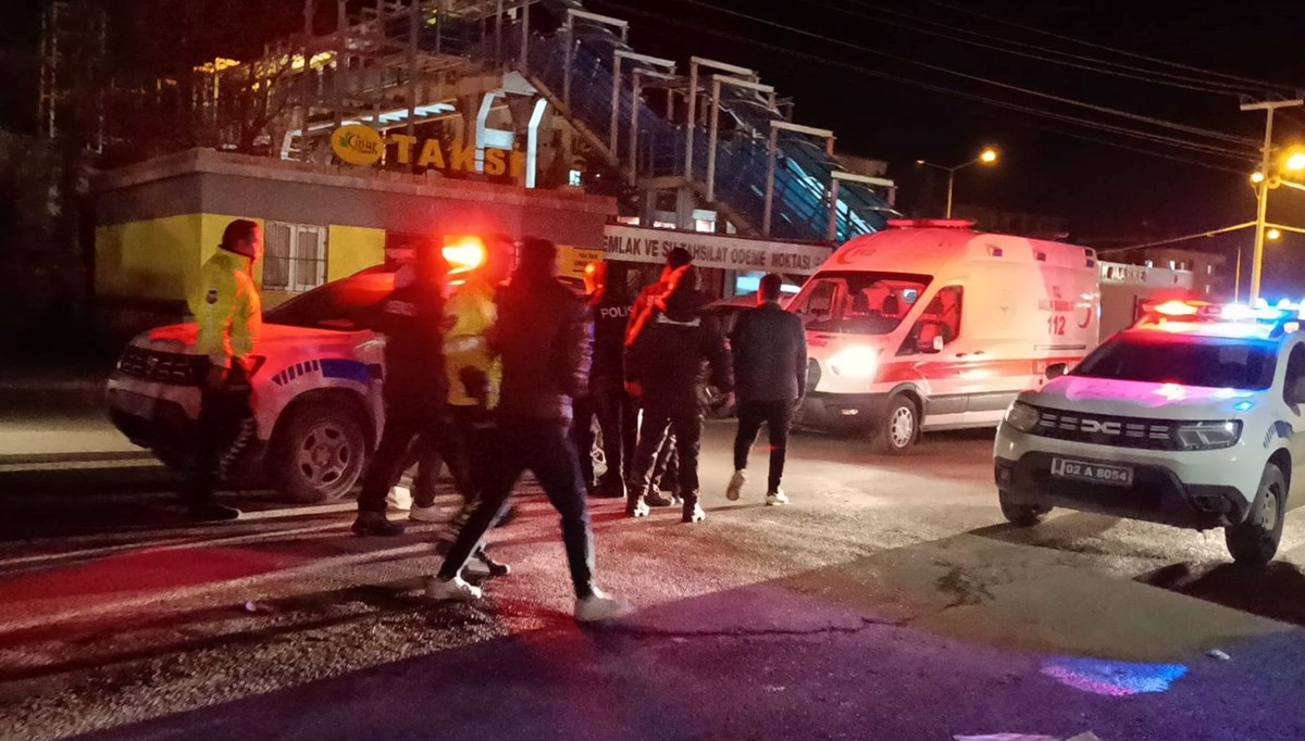 Adıyaman'da bıçaklı kavga: 4 yaralı, 10 gözaltı Adıyaman'da bıçaklı kavga: 4 yaralı, 10 gözaltı