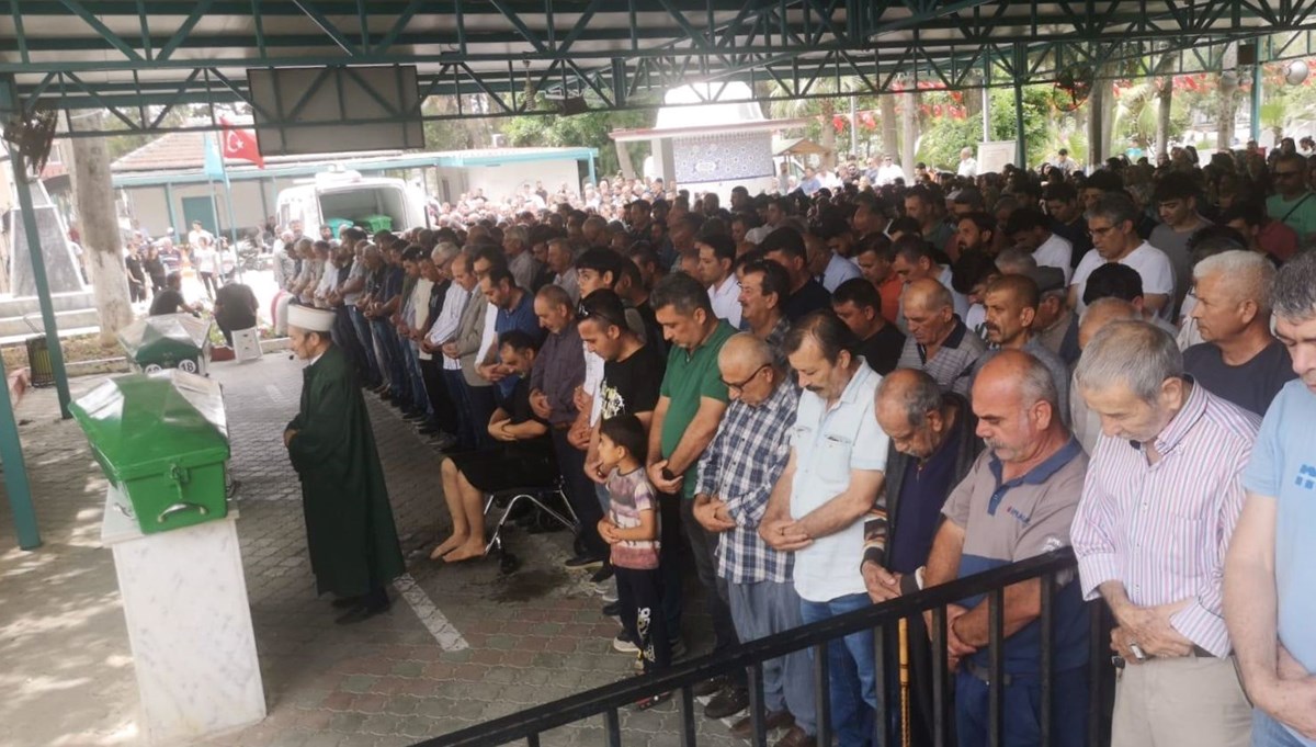 Otomobil yol kenarındaki ağaçlara çarptı: 1 ölü, 5 yaralı Otomobil yol kenarındaki ağaçlara çarptı: 1 ölü, 5 yaralı