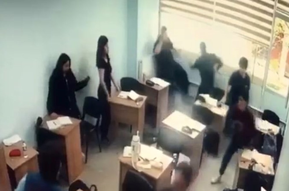 Kursta dehşet anları: Sınıfa girip öğrenciye bıçak ve sopayla saldırdı - 3