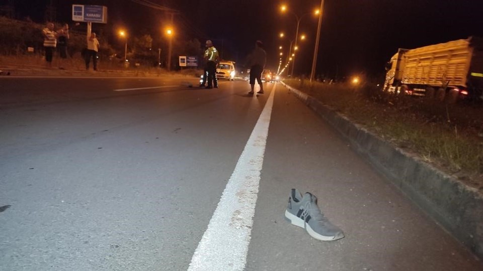 Sakarya’da korkunç kaza: Otomobilin çarptığı çocuk metrelerce savruldu - 1