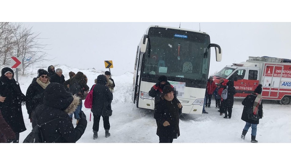 Odemis Te Kara Saplanan Tur Otobusundeki 46 Kisi Kurtarildi Ntv