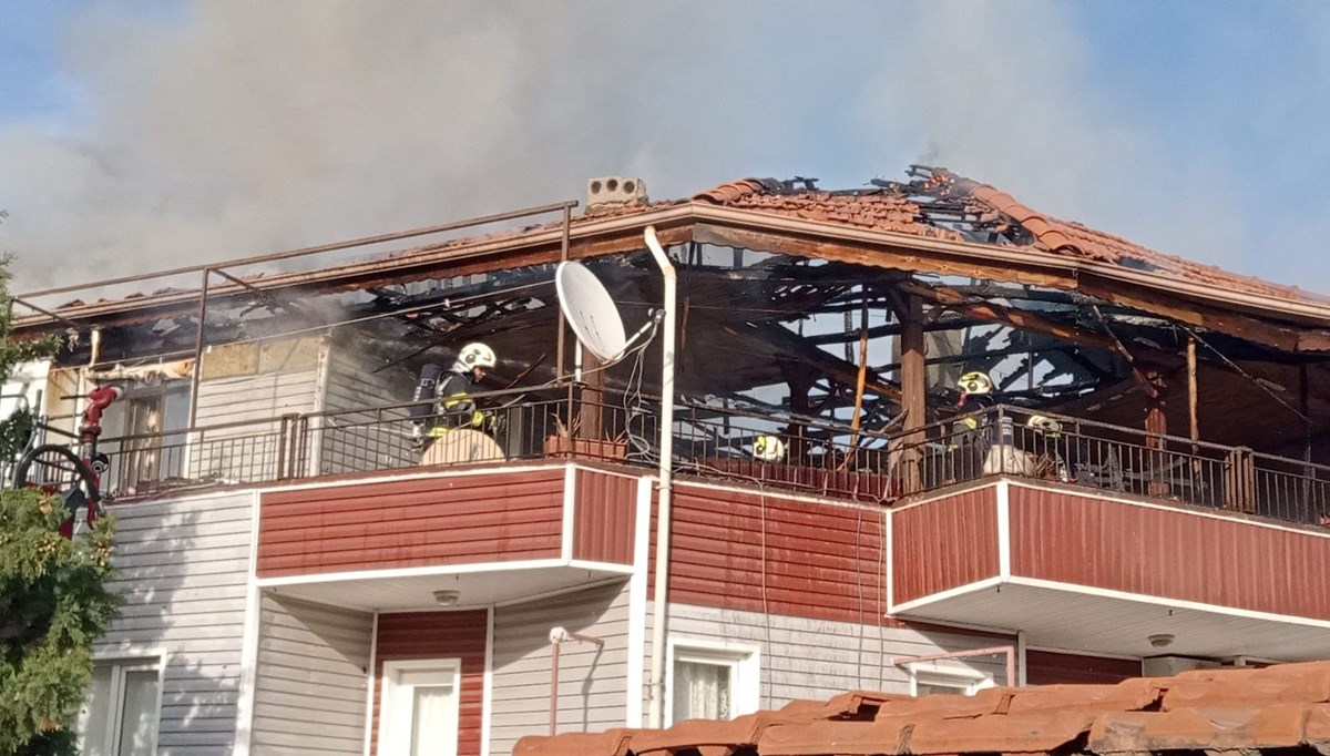 Denizli'de korkutan çatı yangını