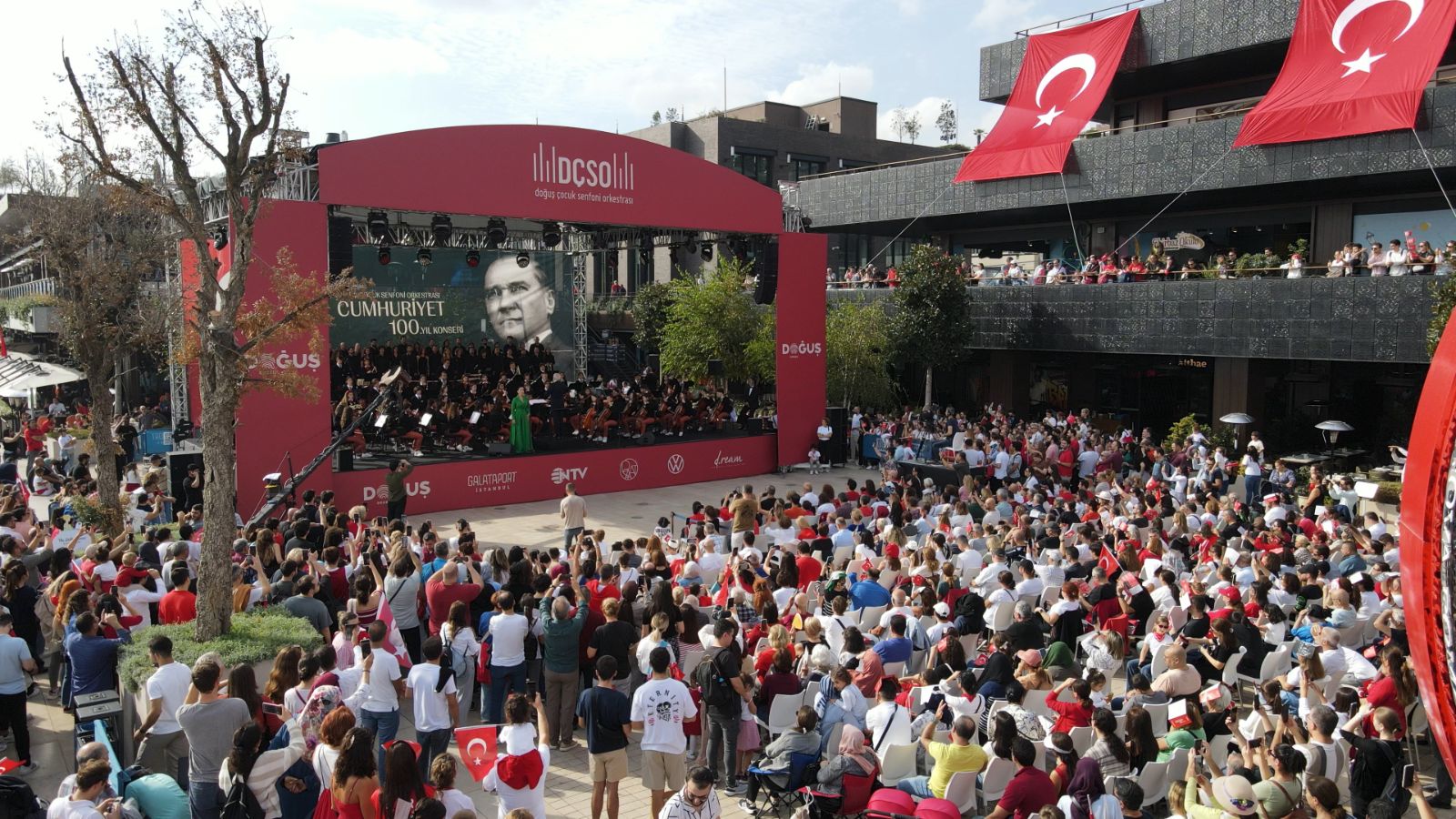 Doğuş Çocuk Senfoni Orkestrası Cumhuriyet’in 100. yıl coşkusunu Galataport İstanbul'da kutladı