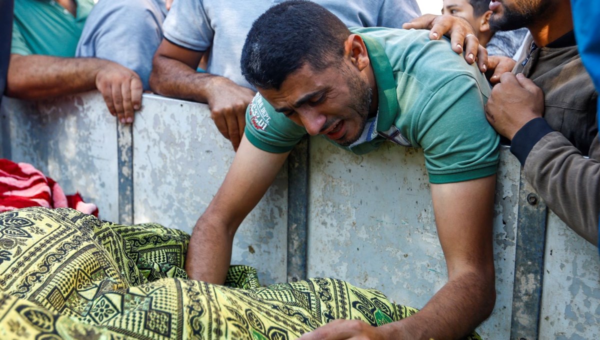 İsrail'in Gazze'ye düzenlediği saldırılarda can kaybı 8 bin 796'ya yükseldi