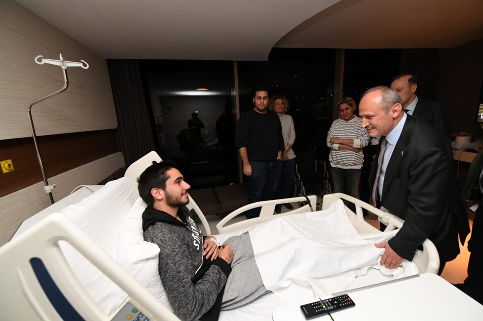 Bakan Turhan uçak kazasında yaralananları hastanede ziyaret etti - 1