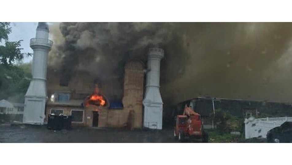 ABD'de kundaklanan camide hasar büyük