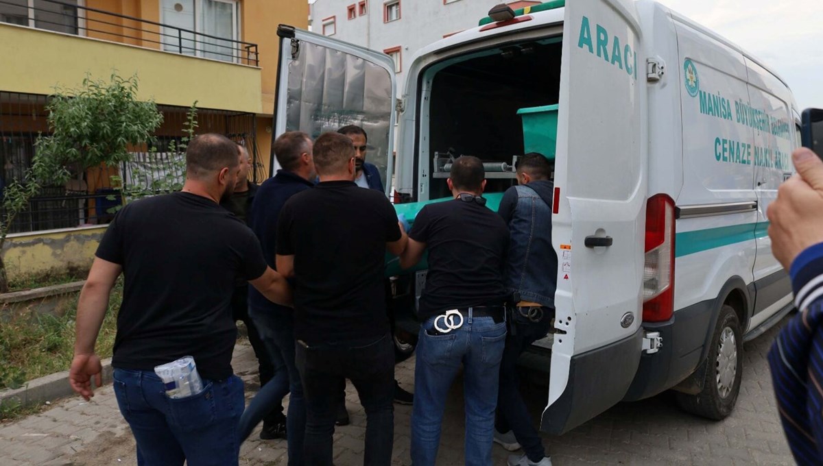 3 çocuk annesi, eşi tarafından bıçaklanarak öldürüldü 3 çocuk annesi, eşi tarafından bıçaklanarak öldürüldü