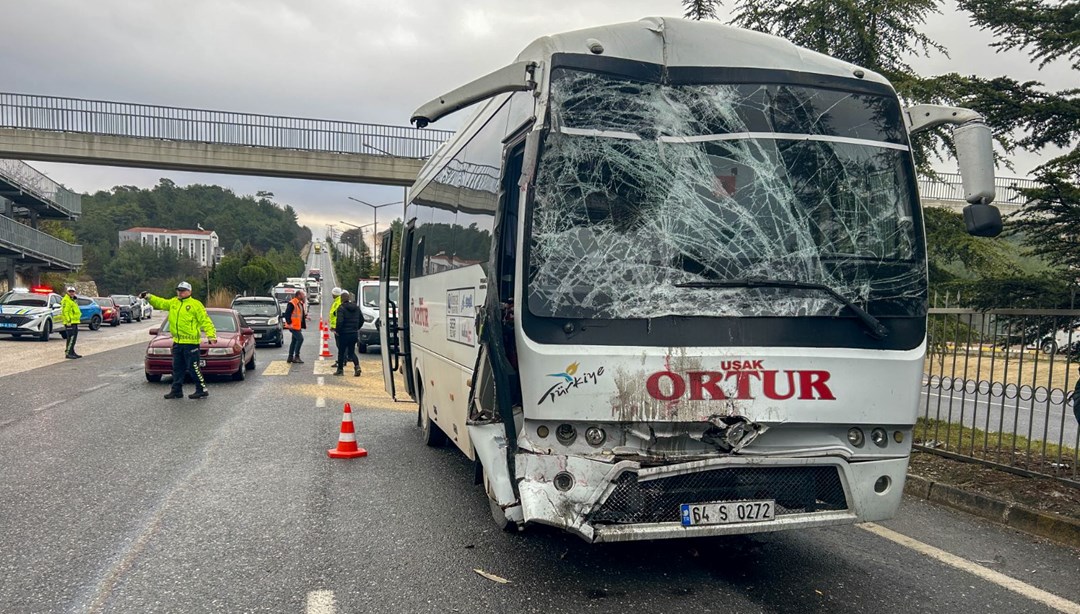 Uşak'ta iki işçi servisi çarpıştı: Çok sayıda yaralı var