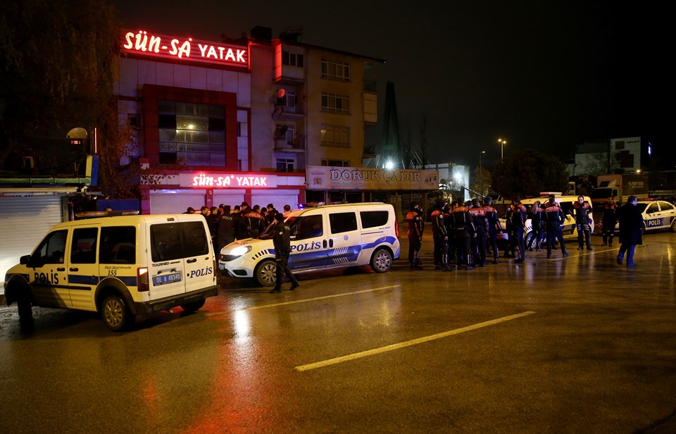 Ankara'da kaçarken kalaşnikof ve tabanca düşüren şüpheli yakalandı - 3