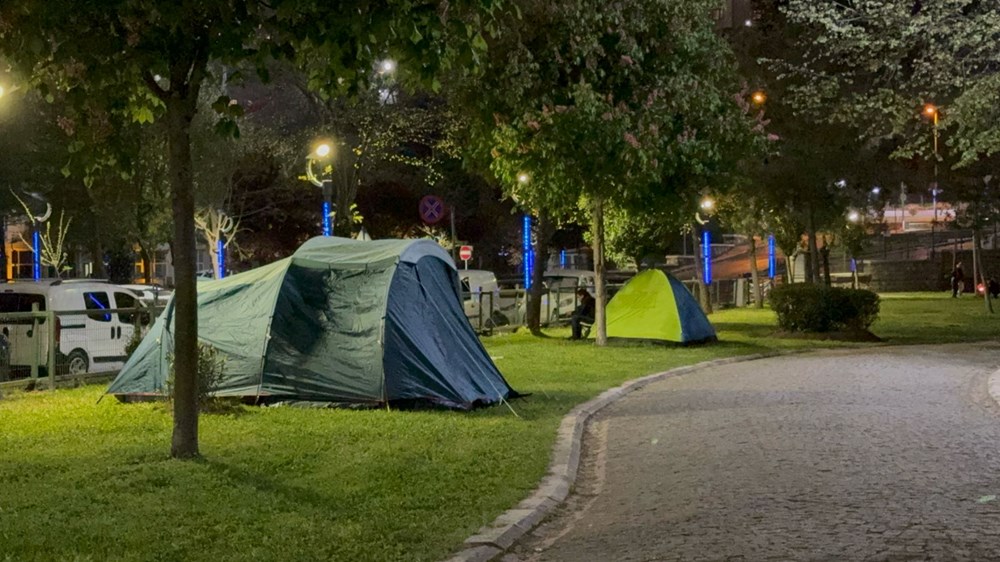 Deprem korkusuyla ikinci gece: Vatandaşlar çadırda kalmaya devam etti - 7