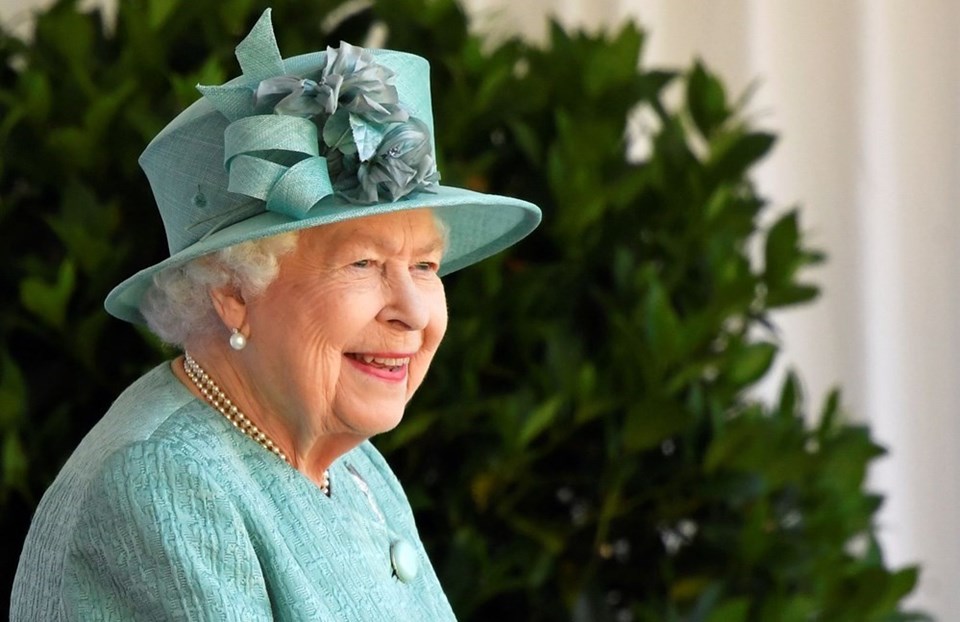 Kraliçe Elizabeth hakkında 'servetini gizlemek için paravan kullanma' iddiası - 1