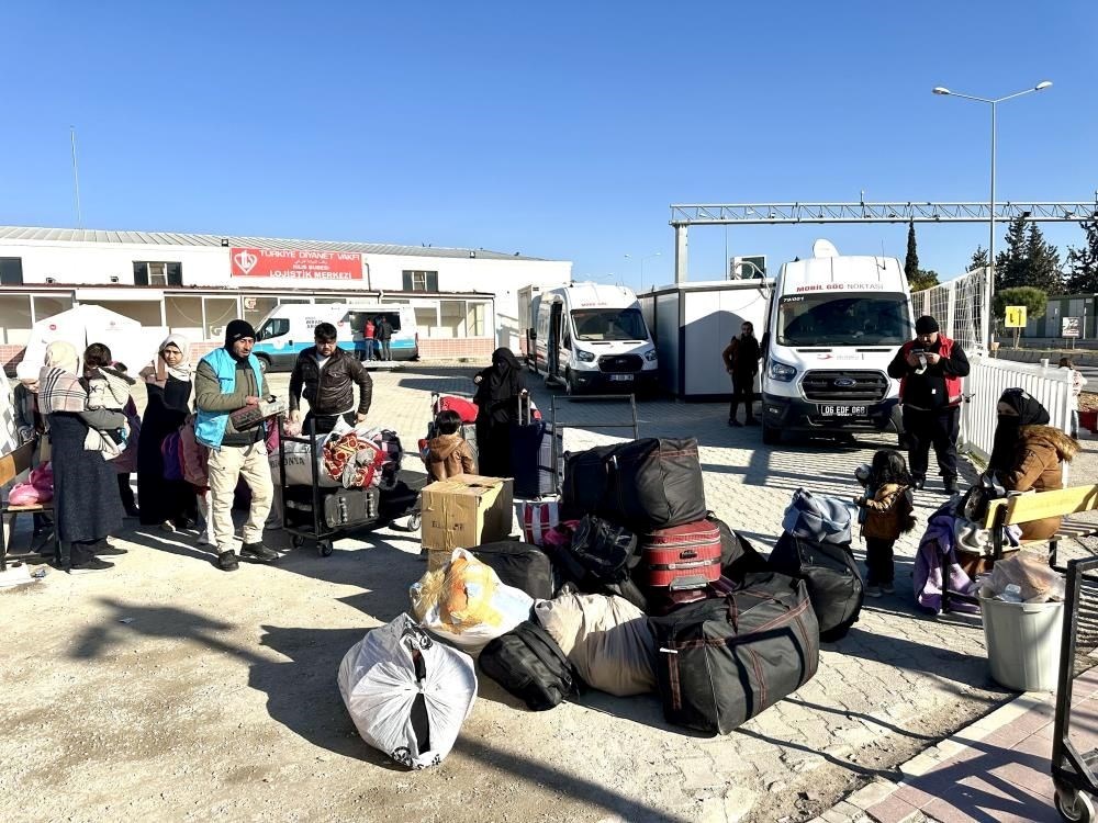 Sınır kapılarında dönüş yoğunluğu: 5 günde 7 bin 871 Suriyeli döndü - 2