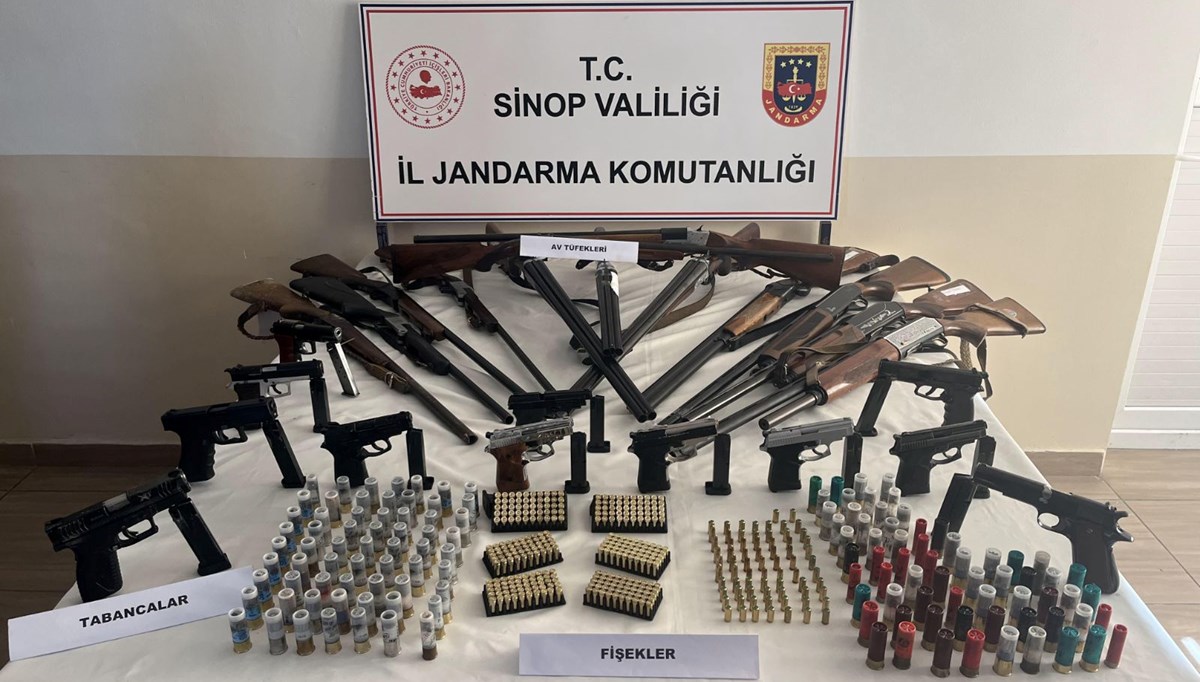 Sinop'ta silah ve mühimmat kaçakçılığı operasyonu: 11 gözaltı Sinop'ta silah ve mühimmat kaçakçılığı operasyonu: 11 gözaltı