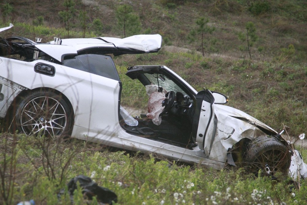 Bursa'da bariyerlere çarparak devrilen otomobilin sürücüsü hayatını kaybetti - 3