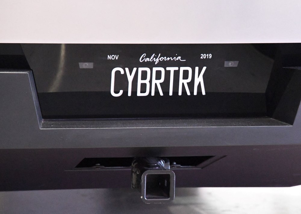 Elon Musk'ın merakla beklenen  Cybertruck adlı aracından ilk görüntüler sızdı: Sosyal medya ikiye bölündü - 7