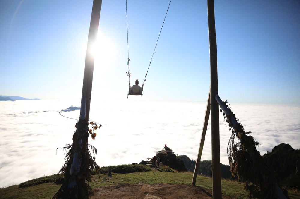 2 bin 700 metredeki yaylada, kayıkta'Titanic pozu' veriyorlar - 2