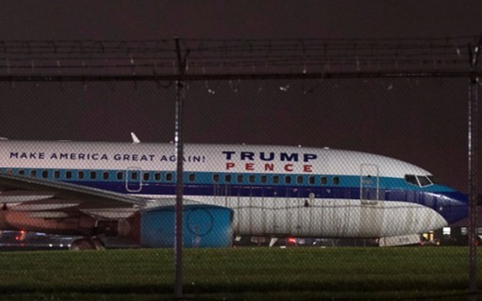 Trump'ın başkan yardımcısı adayının uçağı pistten çıktı - 1