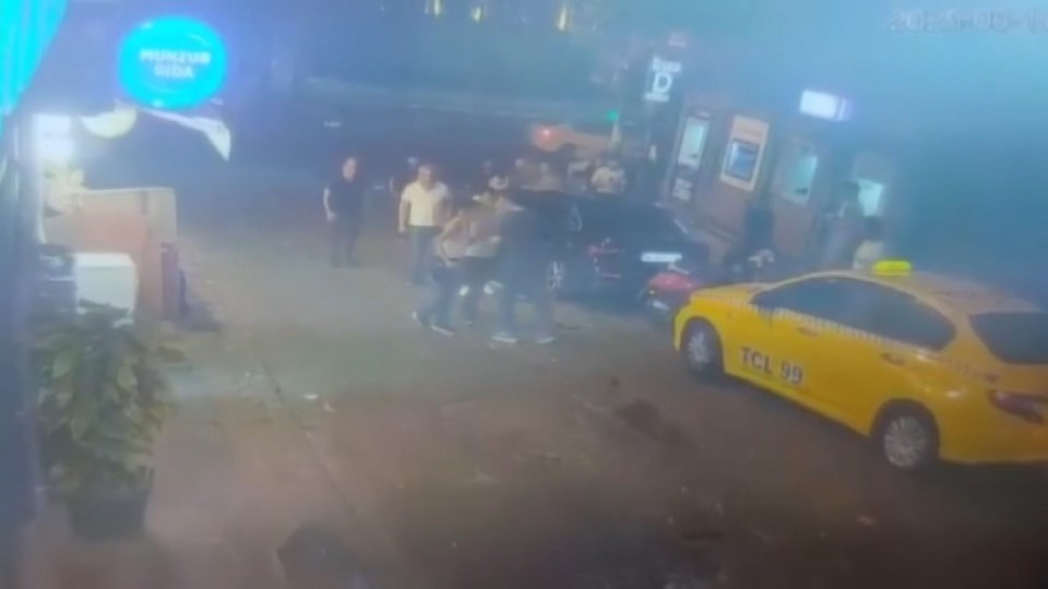 Akran şiddeti kamerada: 17 yaşındaki Umut'u bıçakladılar - 1