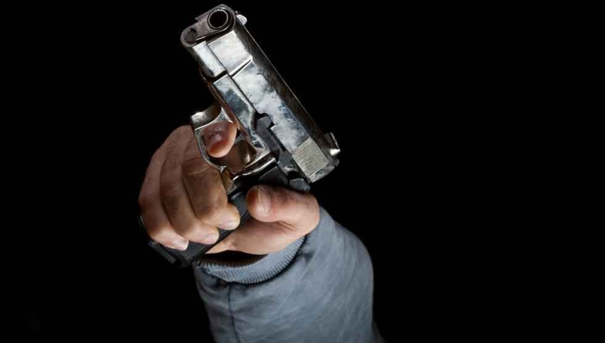 17 yaşındaki genç tabancayı temizlerken annesini vurdu