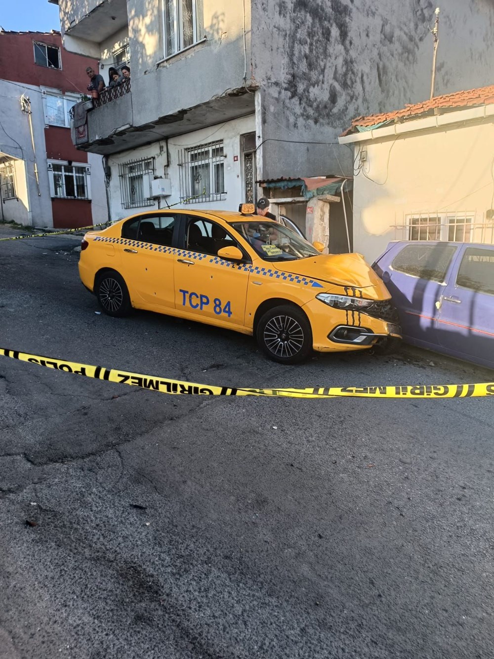 İstanbul’da taksideki yolculara ateş açıldı, şoför öldü - 4