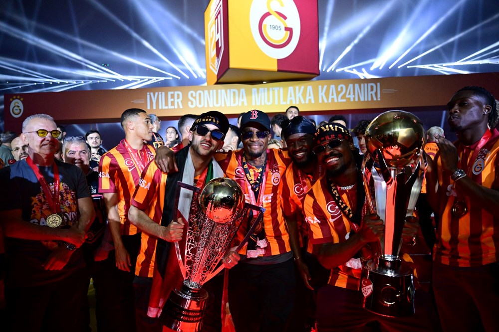 Şampiyon Galatasaray kupasını kaldırdı - 4