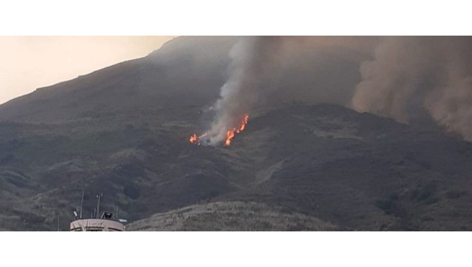 Stromboli yanardağı yeniden faaliyette