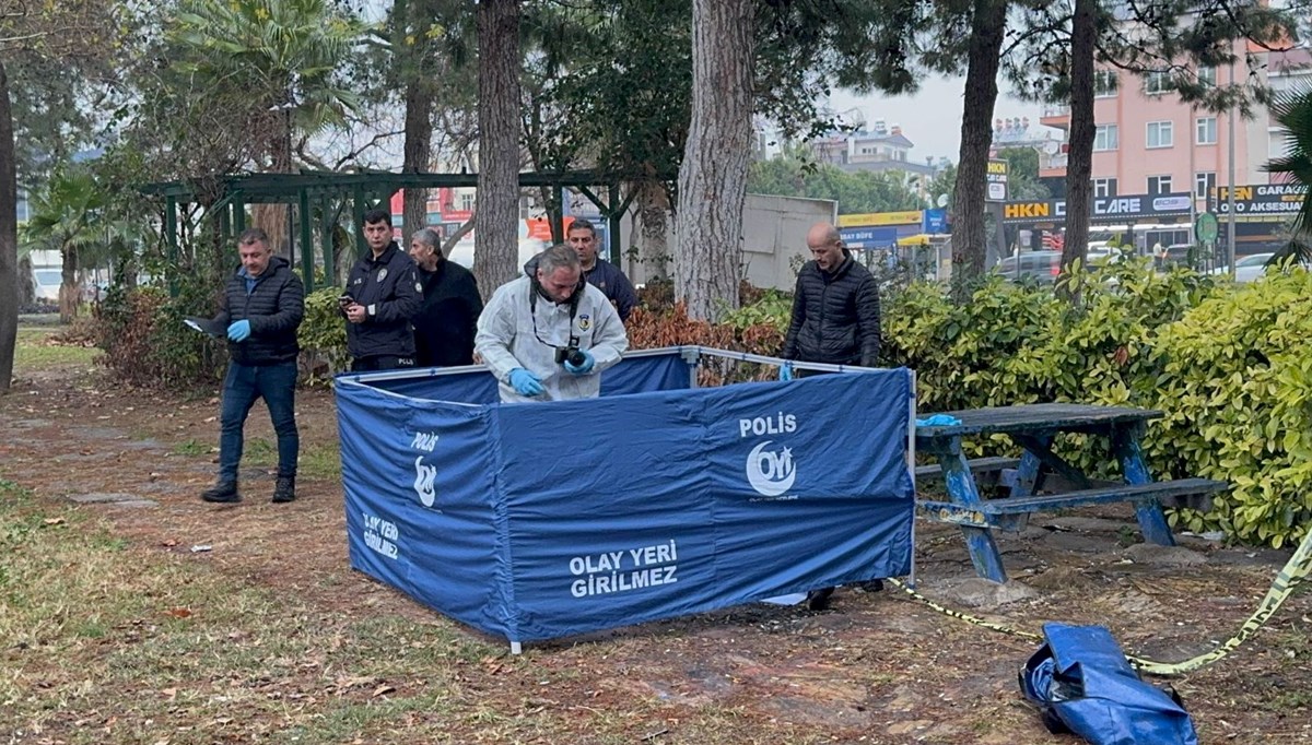 Antalya'da parkta ceset bulundu