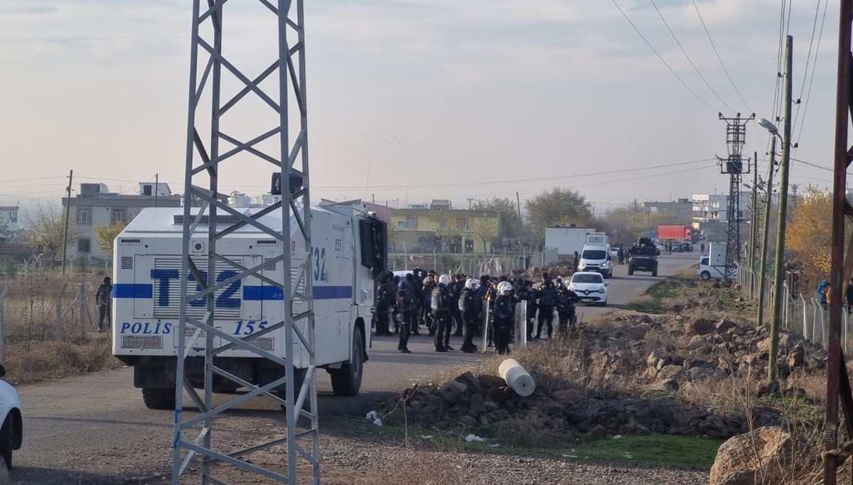 Trafo yenileme ve kaçak kontrolü çalışmasında silahlı saldırı: 9 yaralı Trafo yenileme ve kaçak kontrolü çalışmasında silahlı saldırı: 9 yaralı