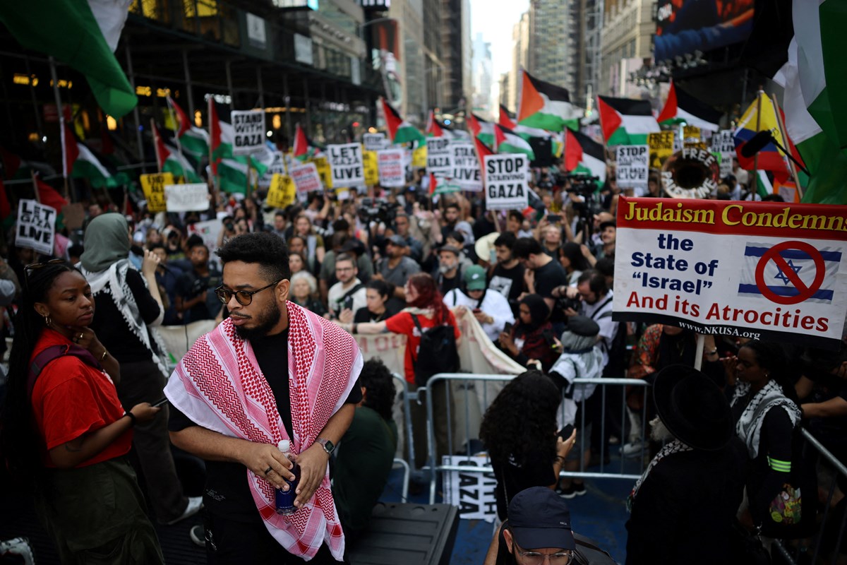 Netanyahu, BM önünde protesto edildi.