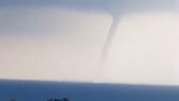 Hatay'da denizde hortum oluştu