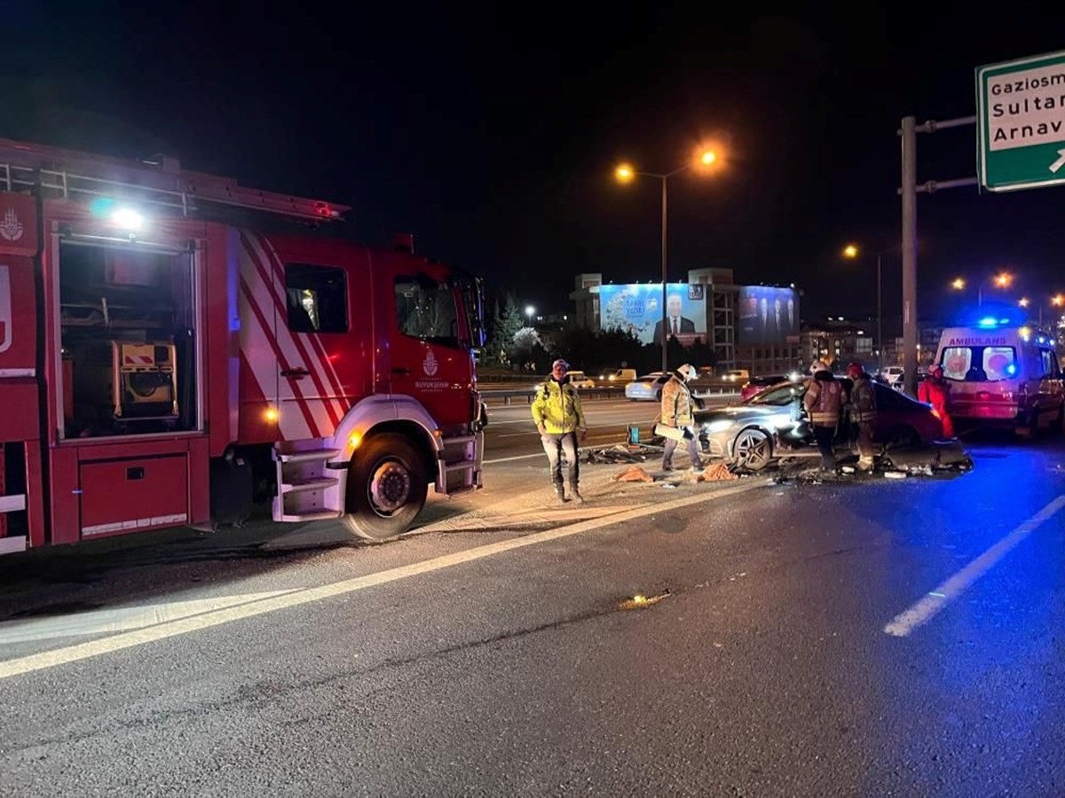 TEM’de feci kaza: Bariyer otomobile ok gibi saplandı, sürücü öldü