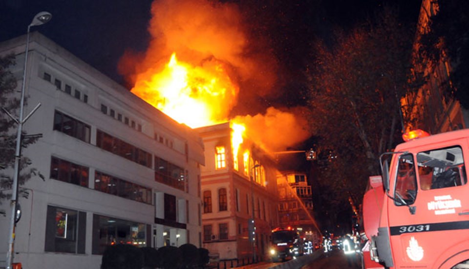 Milli Eğitim Müdürlüğü binasında yangın - 1