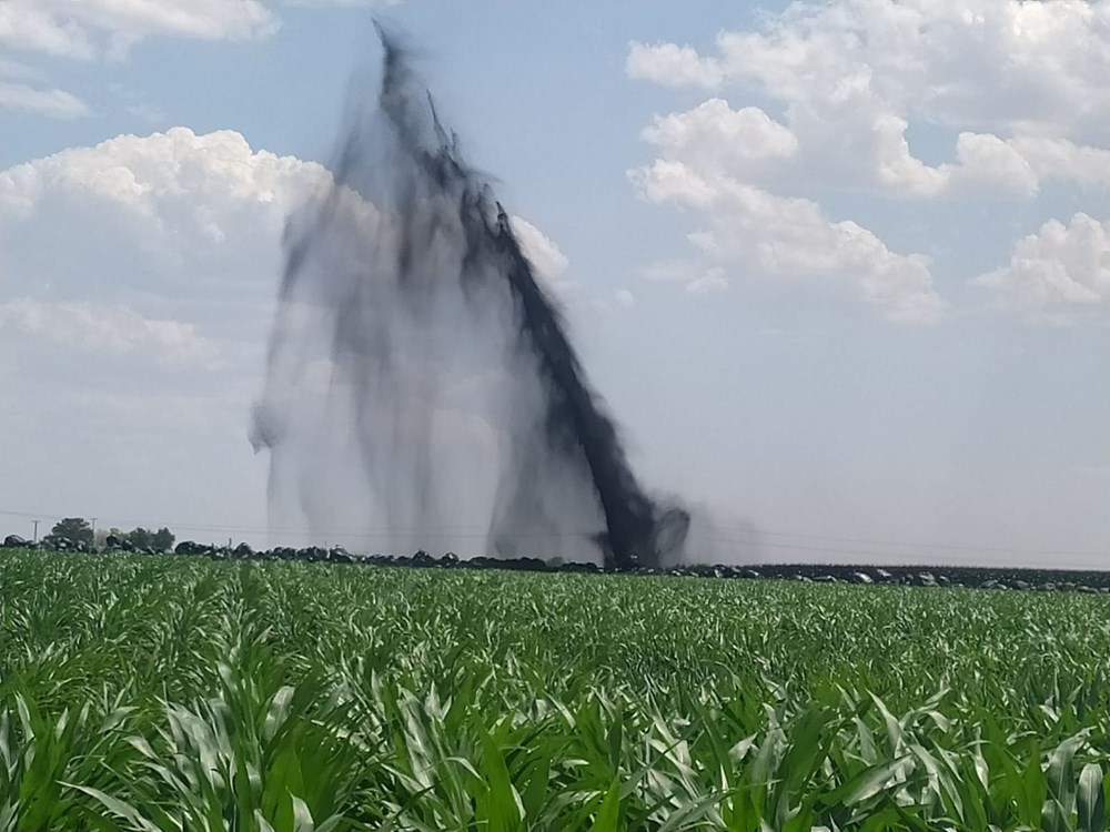 Şanlıurfa'da boru hattı delindi, ham petrol metrelerce yükseğe fışkırdı - 10