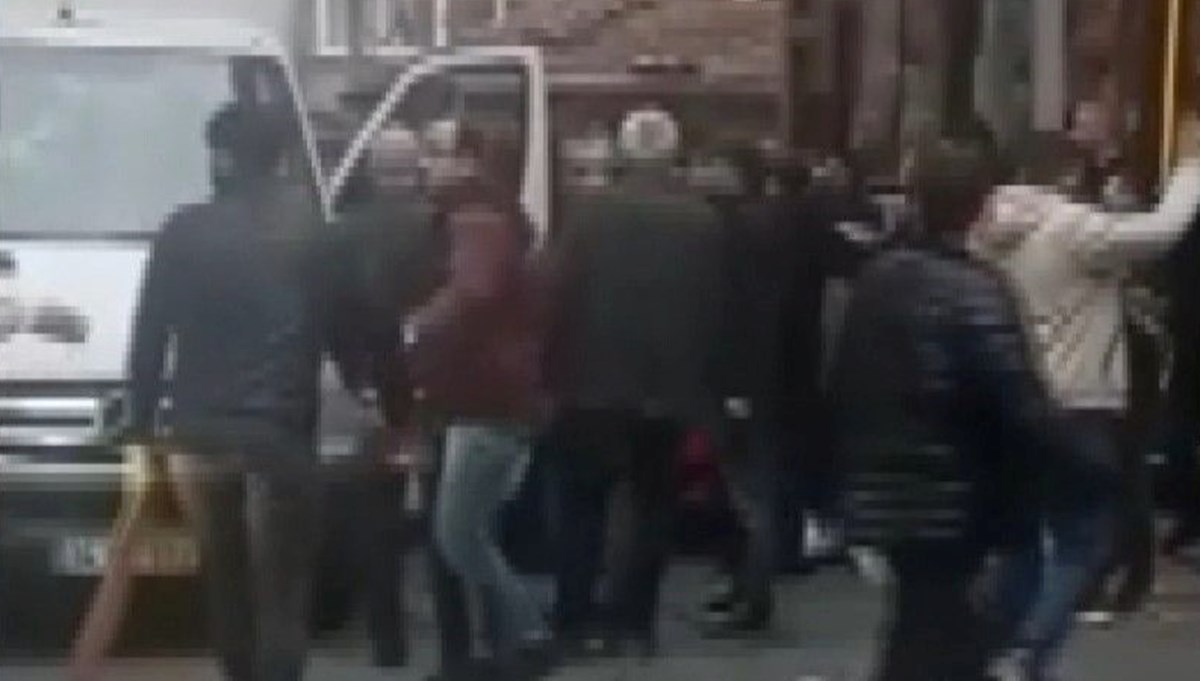 Esenler'de sopalı, yumruklu yol verme kavgası: 6 gözaltı