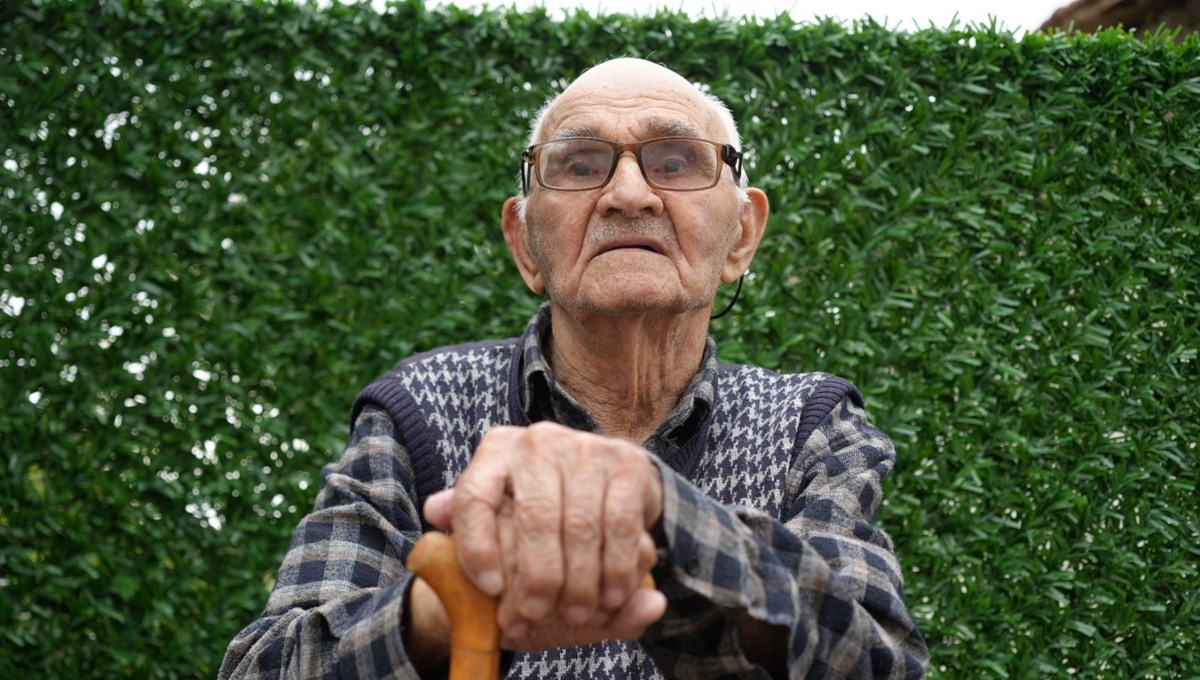 96 yaşındaki İbrahim dedenin uzun ömür sırrı: 3 kural olmazsa olmazıymış