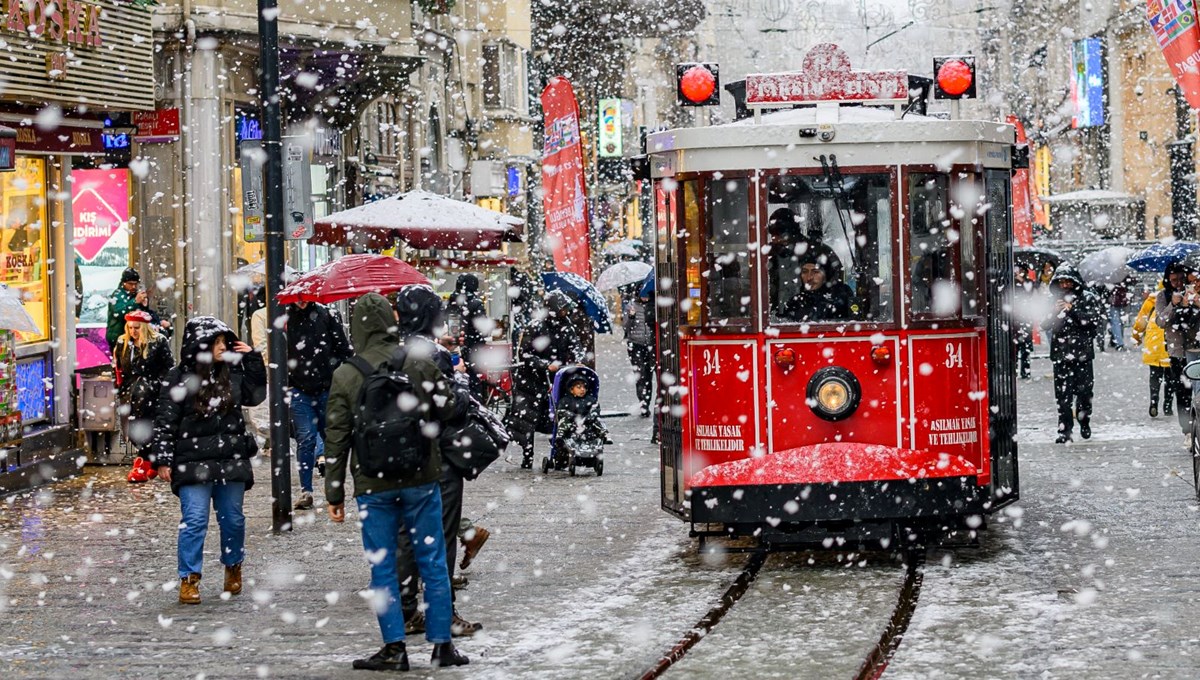 Kar yağışı İstanbul’a geri dönüyor: Sıcaklık 22 derece birden düşecek, AKOM kar için tarih verdi Kar yağışı İstanbul’a geri dönüyor: Sıcaklık 22 derece birden düşecek, AKOM kar için tarih verdi