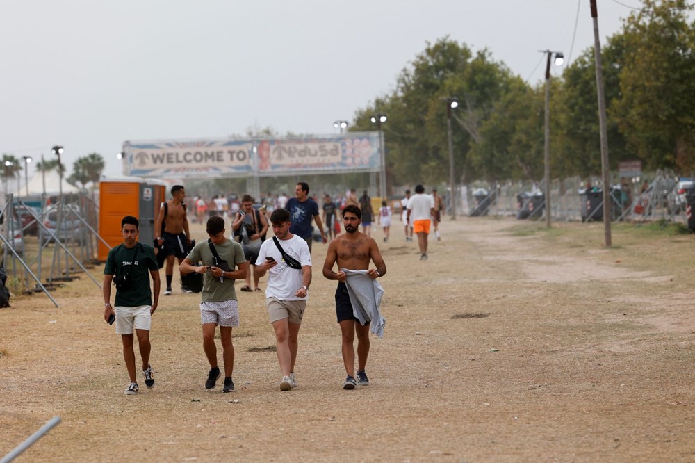 İspanya'da şiddetli rüzgar nedeniyle sahne çöktü: Müzik festivalinde 1 kişi öldü, 40 kişi yaralandı - 6