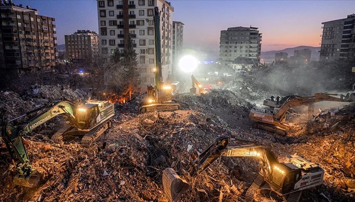 Kahramanmaraş'ta depremde 52 kişi öldü | Reyyan Apartmanı'na ilişkin dava: Patlıcan tarlasına bina dikmişler Kahramanmaraş'ta depremde 52 kişi öldü | Reyyan Apartmanı'na ilişkin dava: Patlıcan tarlasına bina dikmişler