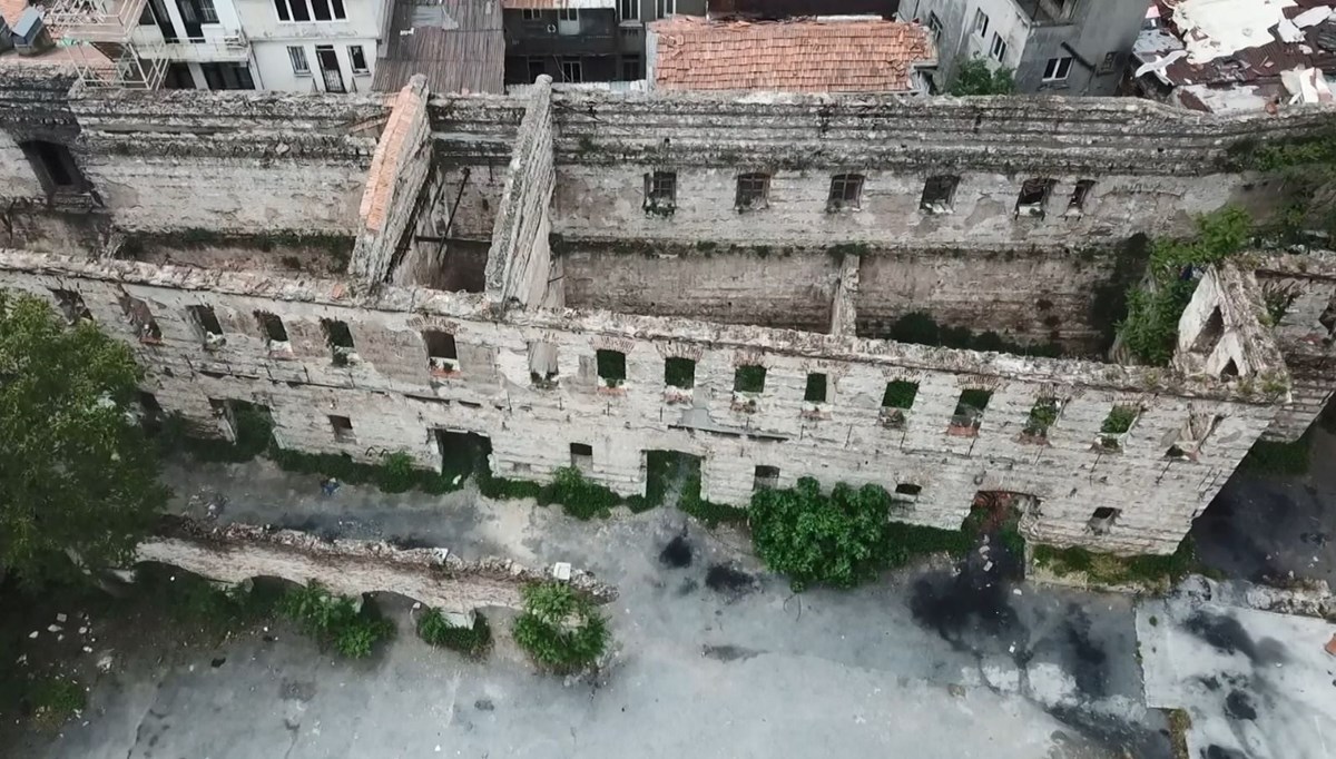 Tarihi Unkapanı Değirmeni'nde talan