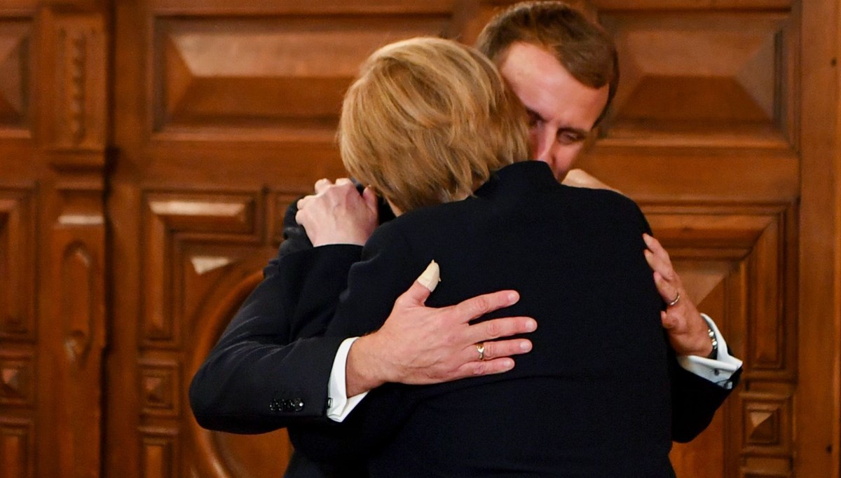 Macron, Merkel'e