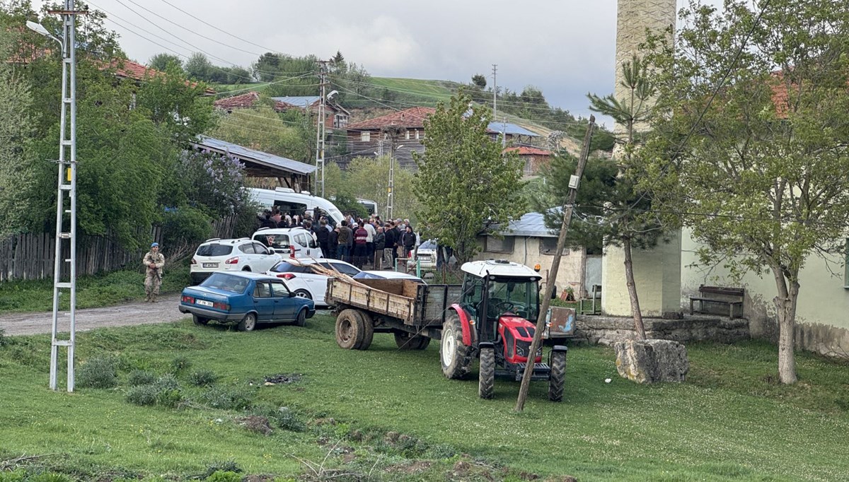 Kastamonu'da köy muhtarı tartıştığı kişi tarafından silahla öldürüldü Kastamonu'da köy muhtarı tartıştığı kişi tarafından silahla öldürüldü
