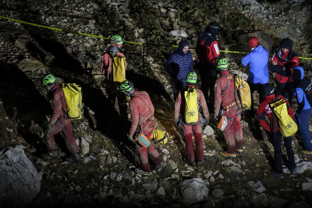 ABD'li dağcı rahatsızlanarak mahsur kaldığı mağaradan 9. günde kurtarıldı - 24