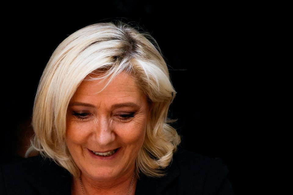 Fransa'da cumhurbaşkanı adayı Le Pen'e "kamu parasını zimmetine geçirme" suçlaması - 1