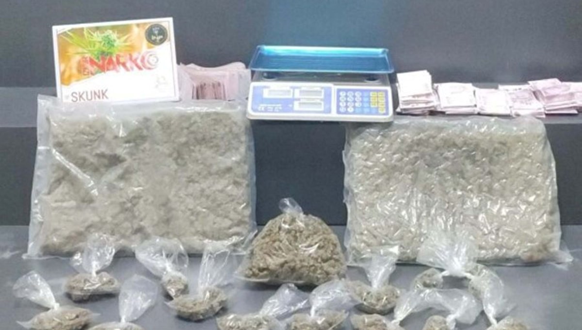 İzmir'de uyuşturucu operasyonu İzmir'de uyuşturucu operasyonu