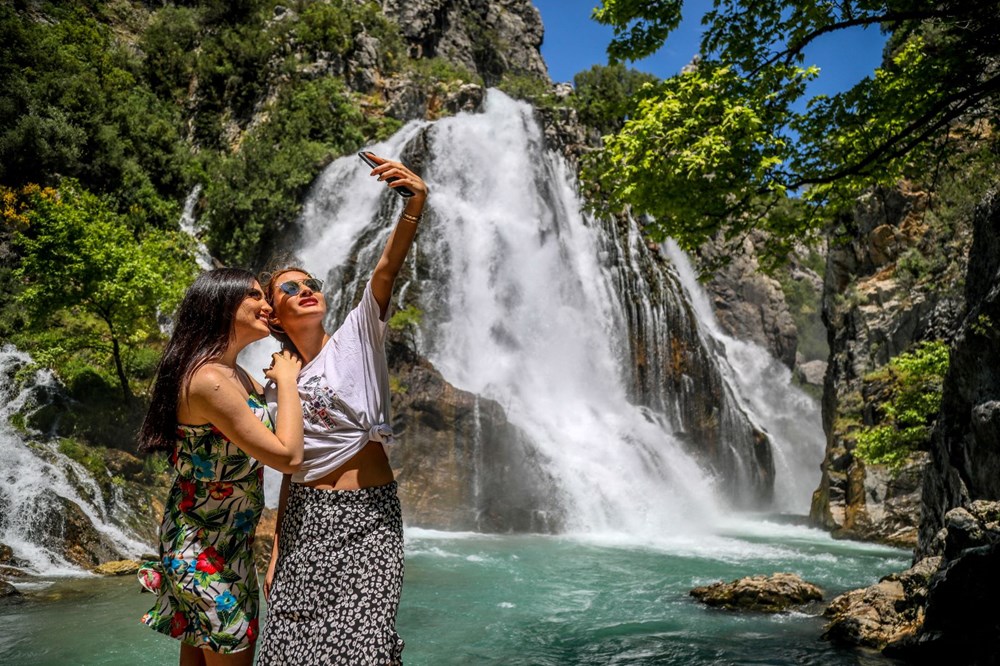 Dağın içinden çıkan 'gizemli güzellik' Uçansu Şelalesi - 1