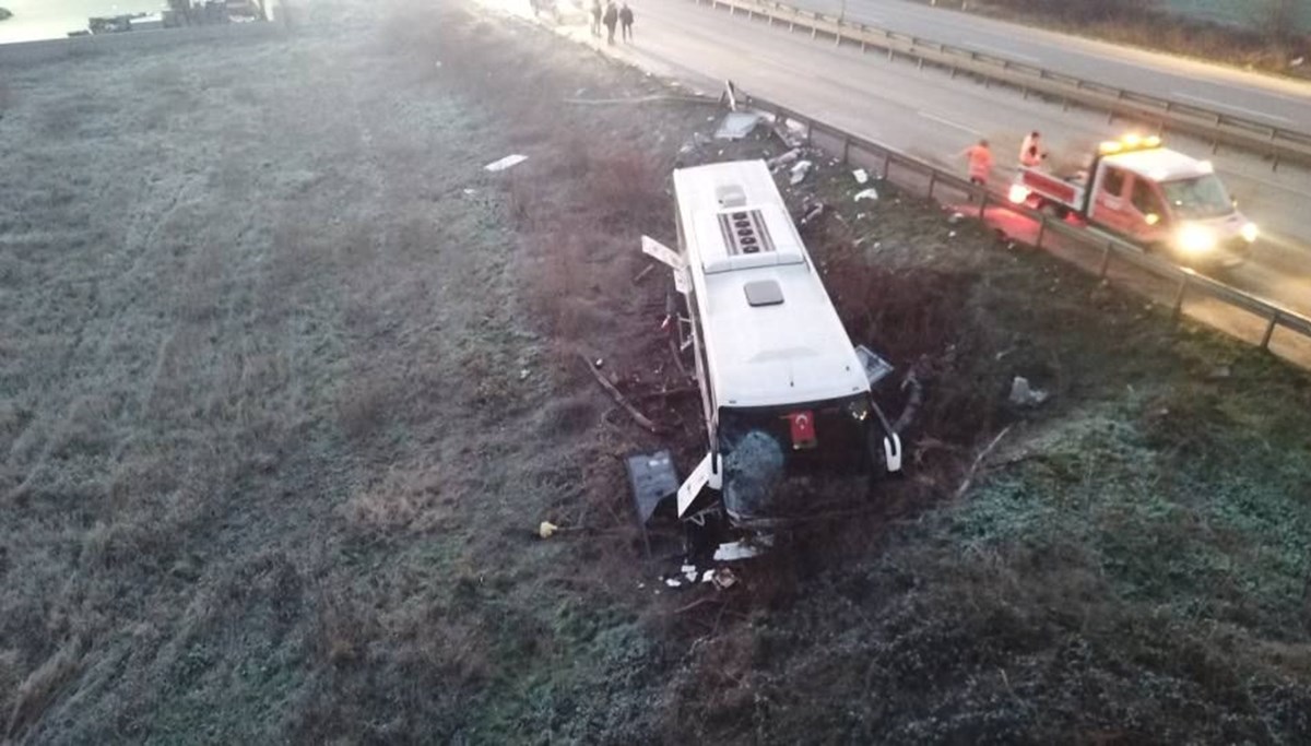 Bursa'da yolcu otobüsü tarlaya uçtu: 12 yaralı