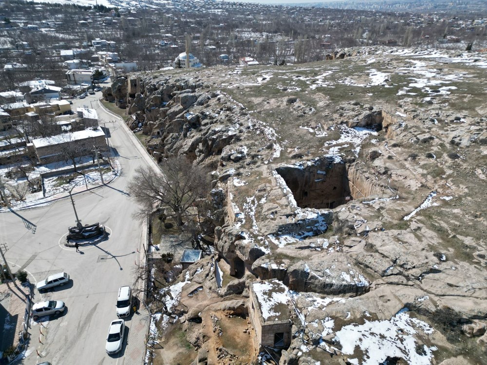 Anadolu'nun Petra'sı: "Gümüşler Manastırı" 77